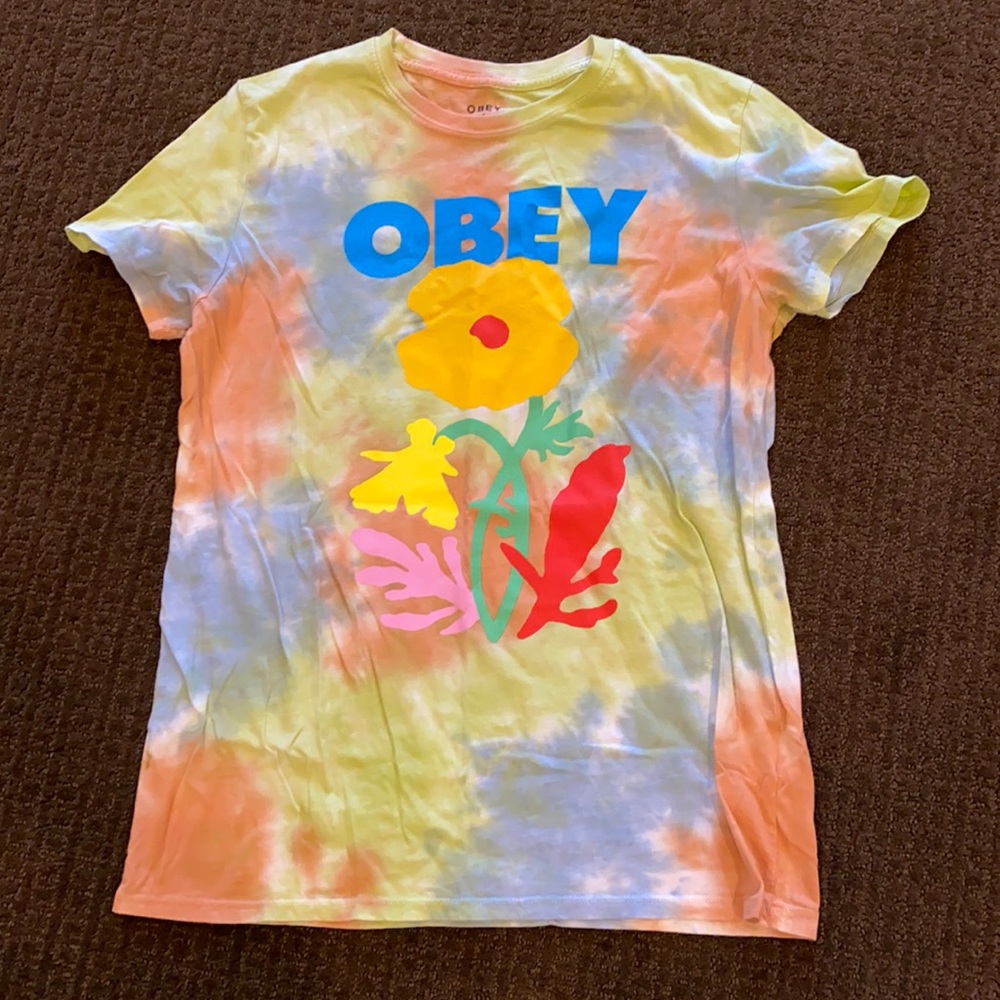 Obey t shirt